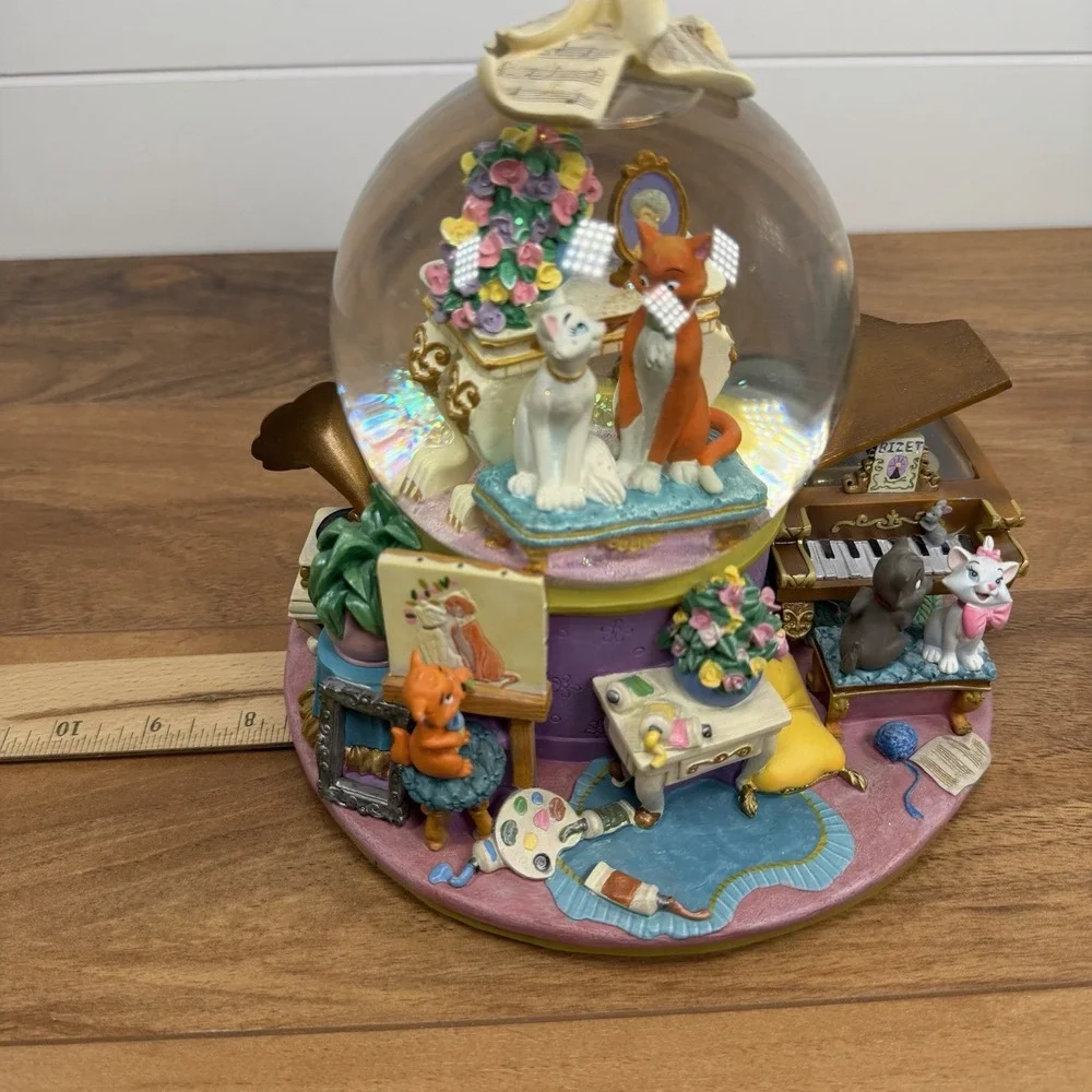 Disney ARISTOCATS Marie SNOW GLOBE Music Box Everybody Wants to Be a Cat